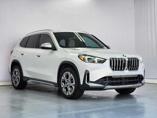 Mineral White Metallic 2023 BMW X1 xDrive28i
