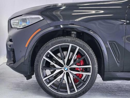 Black Sapphire Metallic 2022 BMW X5 M50i