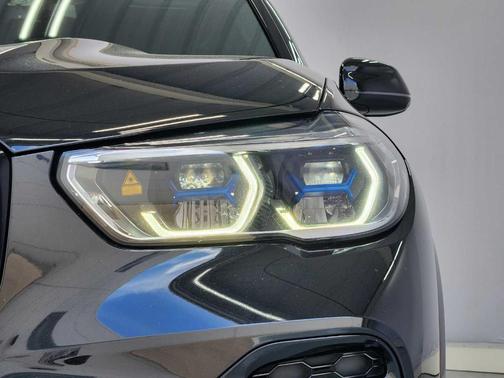 Black Sapphire Metallic 2022 BMW X5 M50i