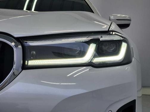 Mineral White Metallic 2023 BMW 530 i