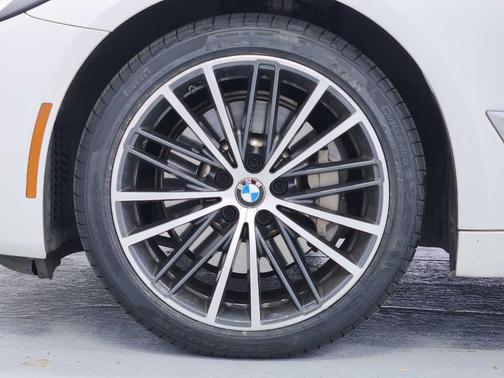 Mineral White Metallic 2023 BMW 530 i
