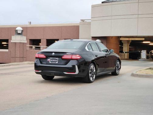 2025 BMW 530 i xDrive