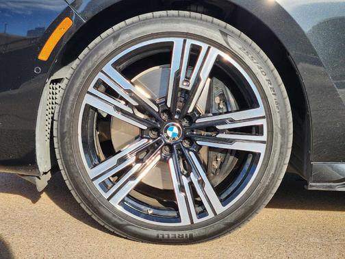 2024 BMW 760 760i xDrive