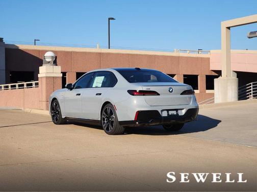 2026 BMW 750e xDrive