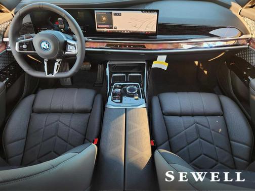 2026 BMW 750e xDrive