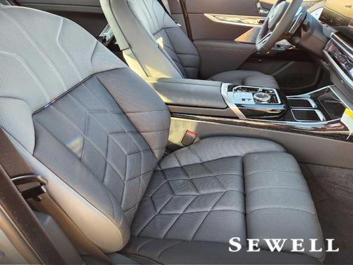 2026 BMW 750e xDrive