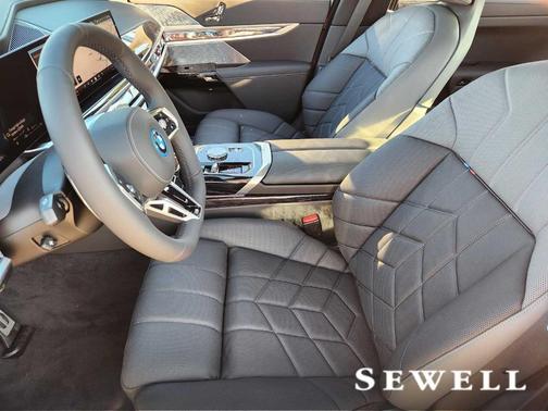 2026 BMW 750e xDrive