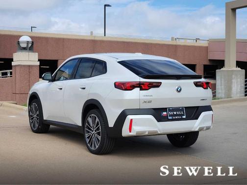 2025 BMW X2 xDrive28i