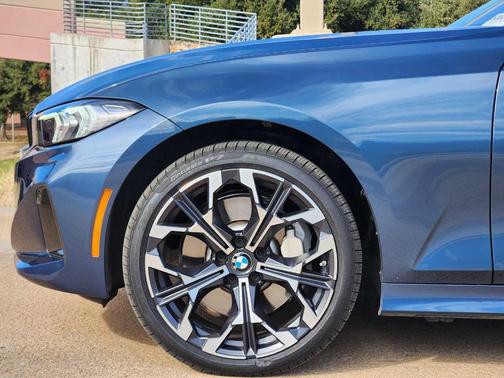 2025 BMW 330 i xDrive