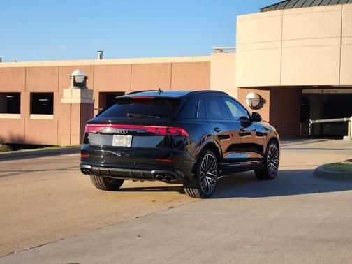 2024 Audi SQ8 4.0T quattro Premium Plus