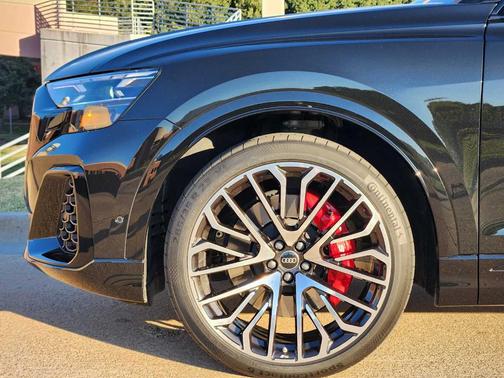 2024 Audi SQ8 4.0T quattro Premium Plus