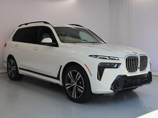 Alpine White 2025 BMW X7 xDrive40i