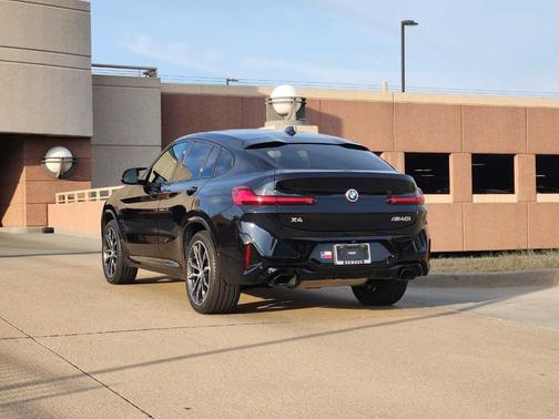 2023 BMW X4 M40i