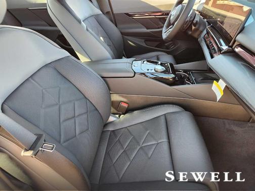 Black Sapphire Metallic 2026 BMW 550e xDrive