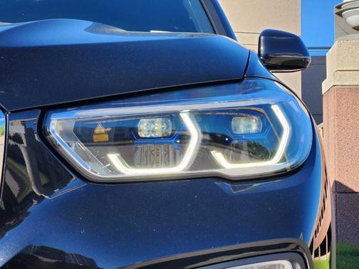 Black Sapphire Metallic 2021 BMW X5 sDrive40i