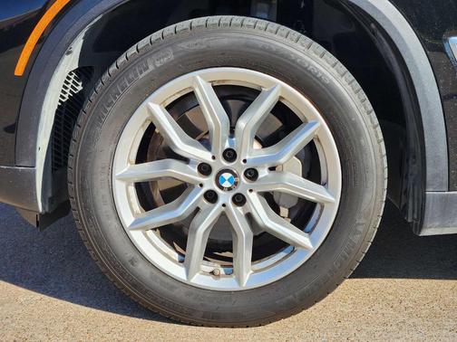 Black Sapphire Metallic 2021 BMW X5 sDrive40i
