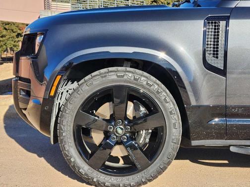 2024 Land Rover Defender 110 V8