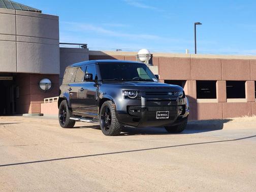 2024 Land Rover Defender 110 V8