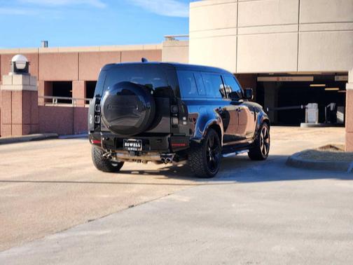 2024 Land Rover Defender 110 V8