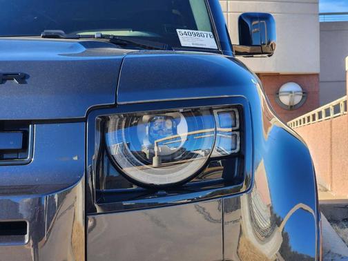 2024 Land Rover Defender 110 V8