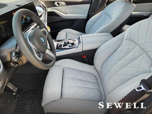 Gray Metallic 2026 BMW X7 xDrive40i