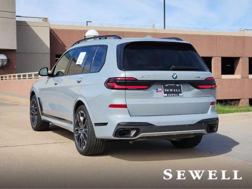 Gray Metallic 2026 BMW X7 xDrive40i