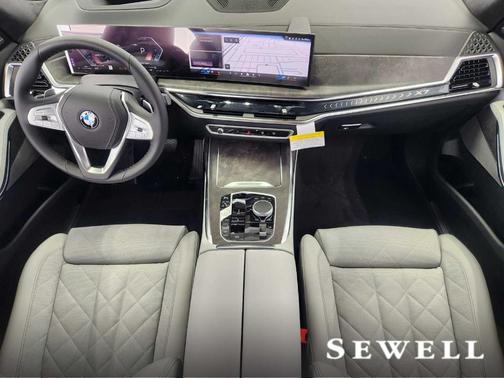 Gray Metallic 2026 BMW X7 xDrive40i