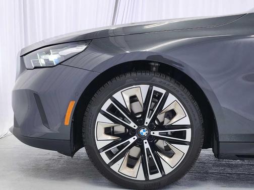 Dark Graphite Metallic 2026 BMW 530 i