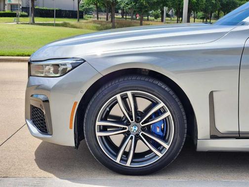 2022 BMW 750 i xDrive