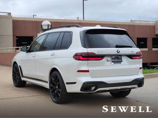 Mineral White Metallic 2027 BMW X7 xDrive40i