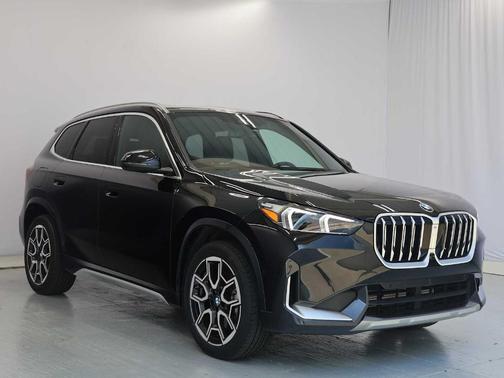 Black Sapphire Metallic 2025 BMW X1 xDrive28i