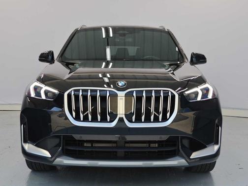 Black Sapphire Metallic 2025 BMW X1 xDrive28i