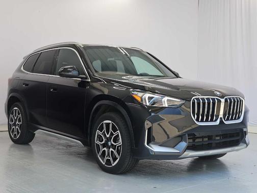 Black Sapphire Metallic 2025 BMW X1 xDrive28i