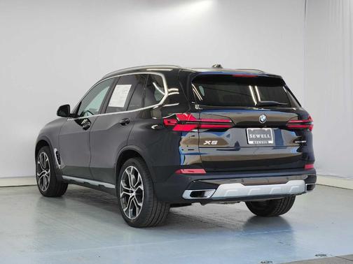 Black Sapphire Metallic 2026 BMW X5 sDrive40i