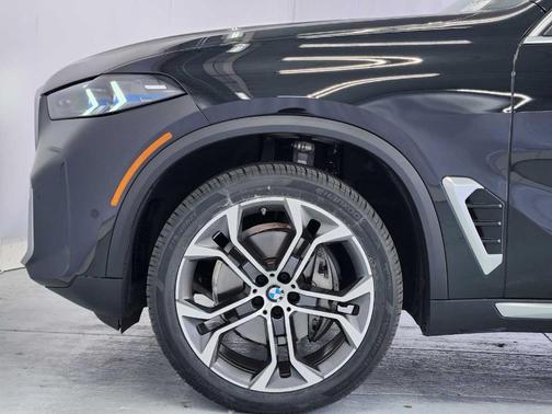 Black Sapphire Metallic 2026 BMW X5 sDrive40i