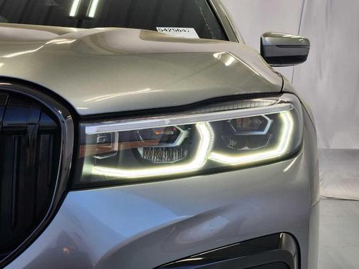 2022 BMW 740 i xDrive