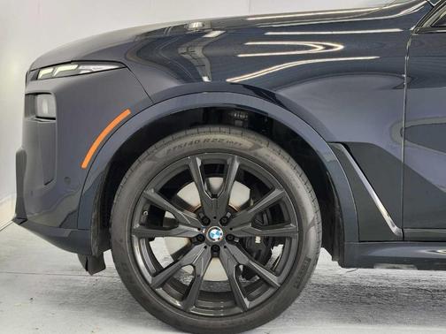 Carbon Black Metallic 2024 BMW X7 xDrive40i