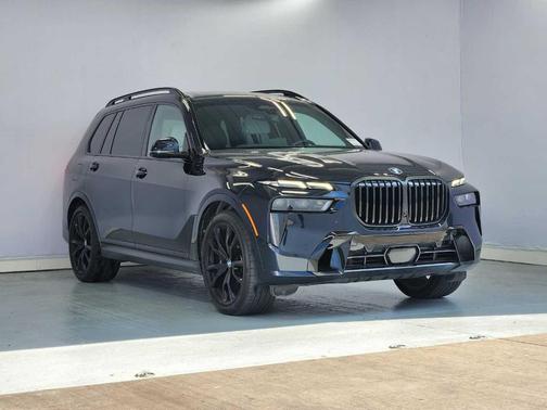 Carbon Black Metallic 2024 BMW X7 xDrive40i