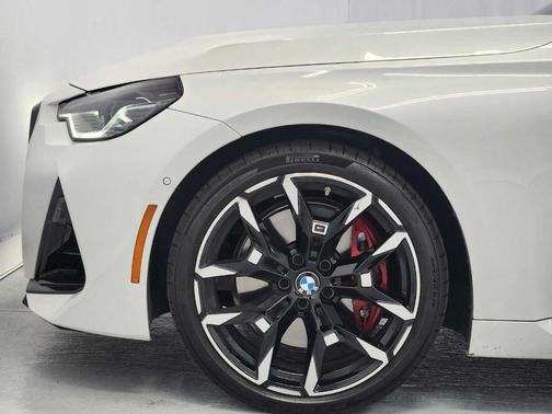 Mineral White Metallic 2026 BMW M240 i