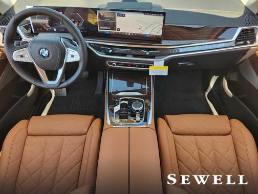 Alpine White 2027 BMW X7 xDrive40i