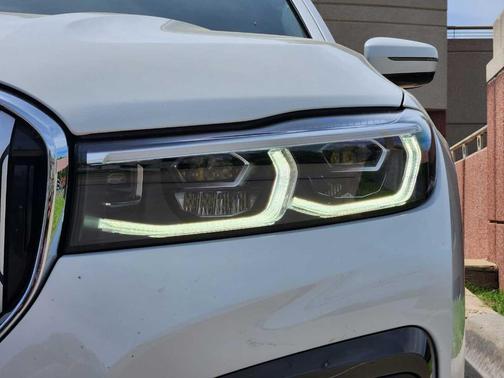 Alpine White 2022 BMW 750 i xDrive