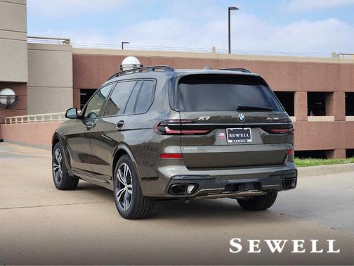 Manhattan Green Metallic 2026 BMW X7 xDrive40i