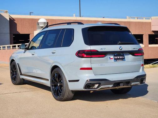 Gray Metallic 2027 BMW X7 xDrive40i