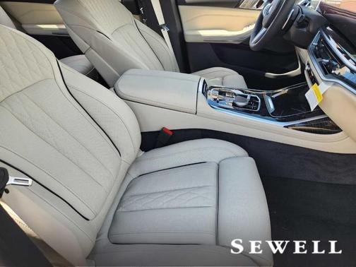 Black Sapphire Metallic 2026 BMW X7 xDrive40i