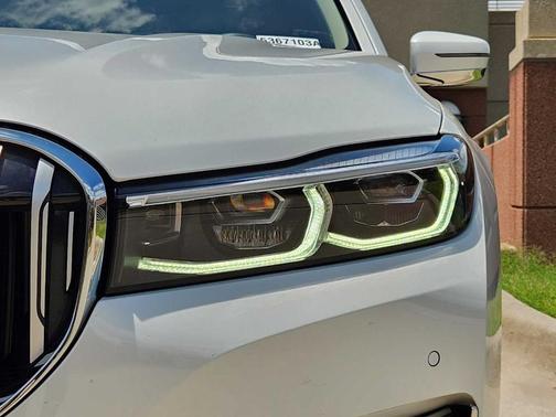 2022 BMW 740 i