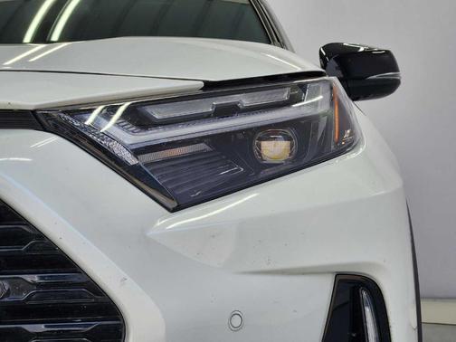 Blizzard Pearl / Midnight Black Metallic 2022 Toyota RAV4 Hybrid XSE