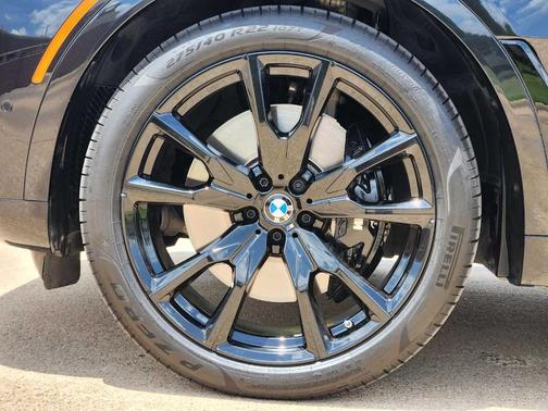 2024 BMW X7 M60i