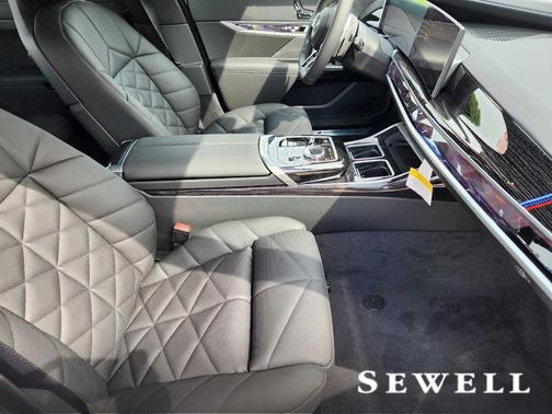 2025 BMW 740 i xDrive