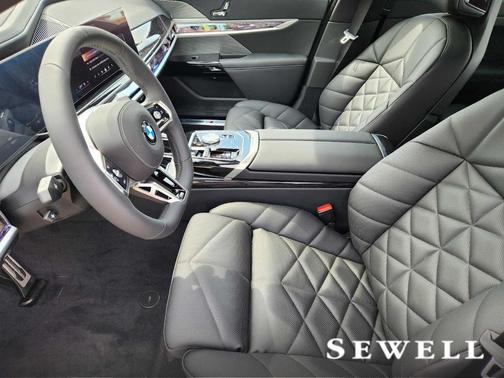 2025 BMW 740 i xDrive