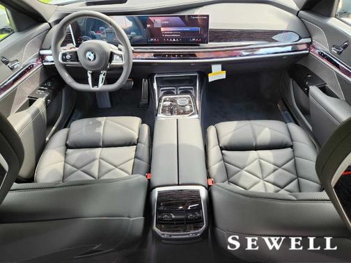 2025 BMW 740 i xDrive